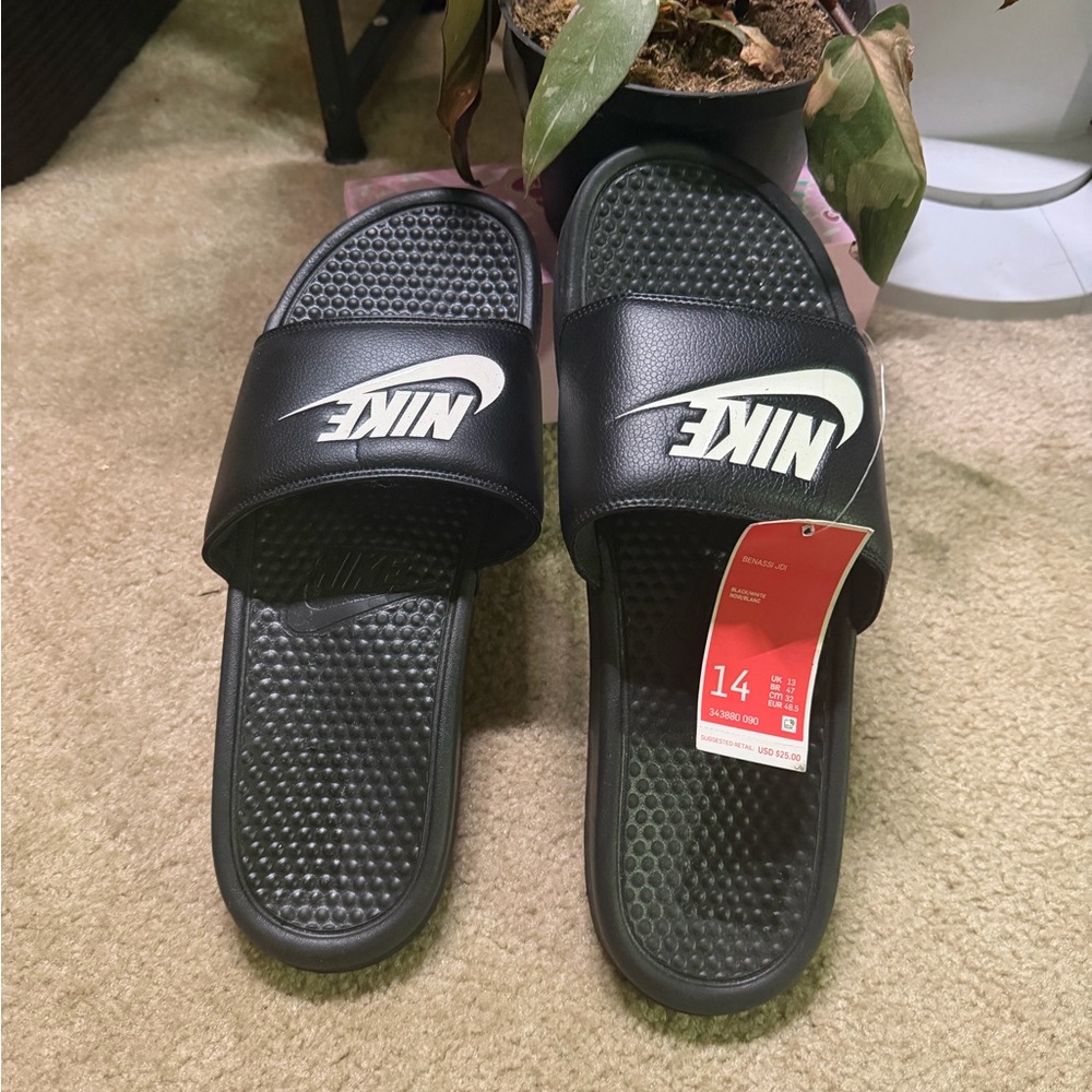 Nike Men's Black and White Slide Sandals